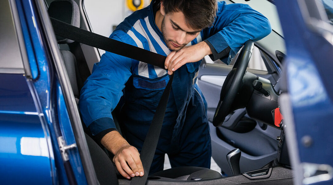 Fahrzeuginterieur-Mechaniker (m/w/d)